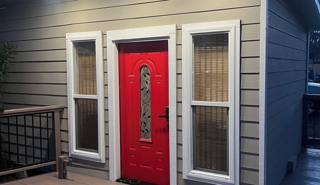 Charming 1-bedroom cottage in pleasant Rio Linda with WiFi, AC