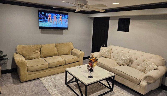 Charming 1-bedroom condo in Sterling with AC ,fast wifi and private gate