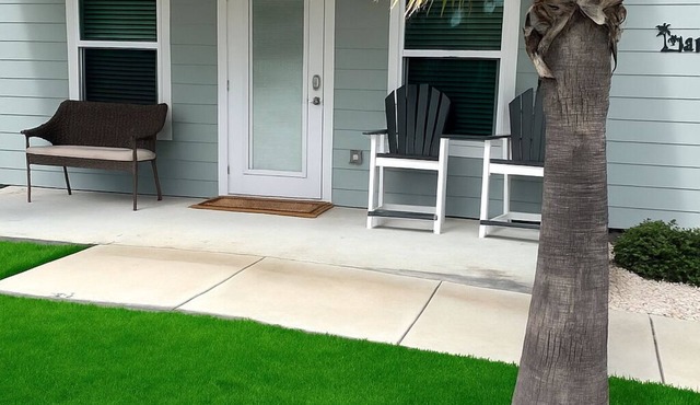 Charming 1-bedroom cottage in fabulous Rockport with a beautiful pool.