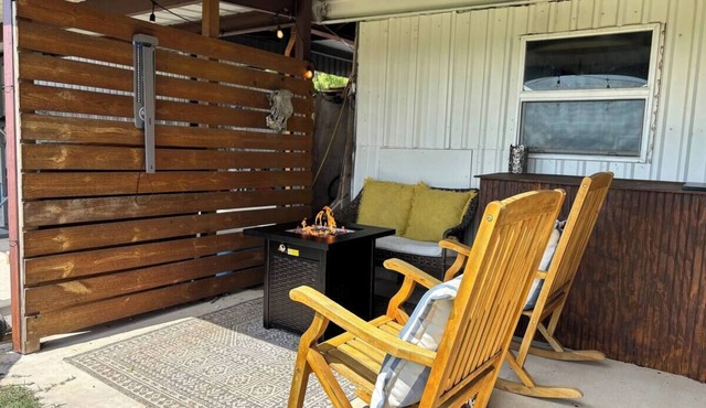 Charming 1-bedroom cottage with AC, WiFi in tranquil Decatur