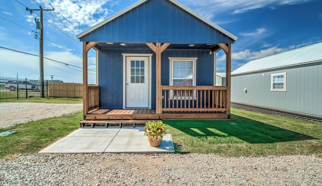 Charming 1-bedroom cottage on historic Rt. 66 on the west side of Yukon.