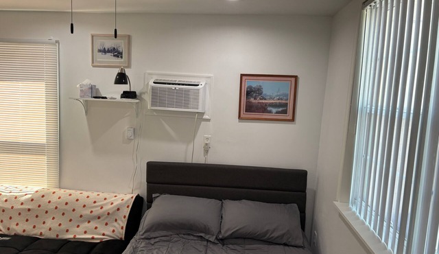 Charming 1-bedroom cottage with AC, WiFi in downtown Hanover, PA