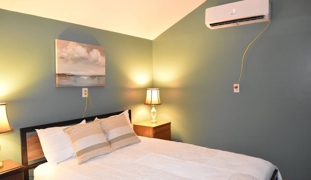 Charming 1-bedroom cottage in delightful Corbin with AC