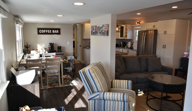 Charming 1-bedroom cottage in fabulous Galena with AC, WiFi Aiken 1083 LLC