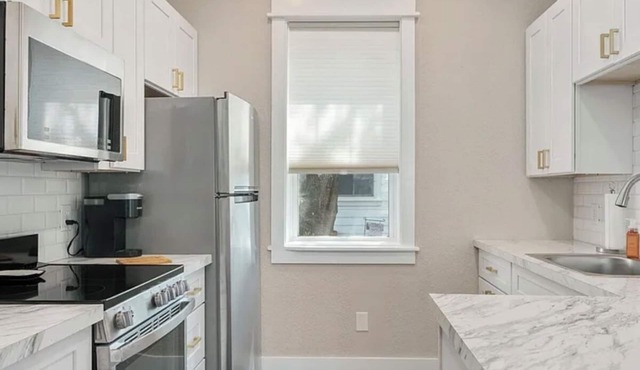 Charming 1-bedroom cottage with WiFi and AC in gorgeous Manteo
