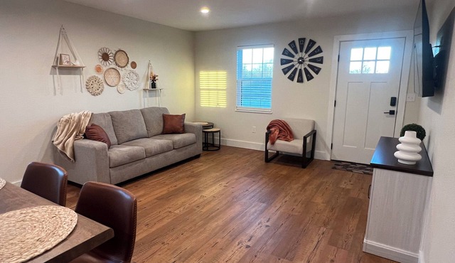 Charming 1-bedroom cottage with WiFi and AC near Monkey Island and Grand Lake