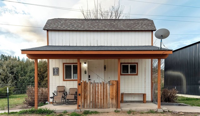 Charming 1-bedroom cottage with AC in cozy Huson