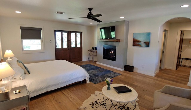 Charming 1-bedroom cottage nestled in the Texas Hill Country on 88-acres located in Kyle Texas.