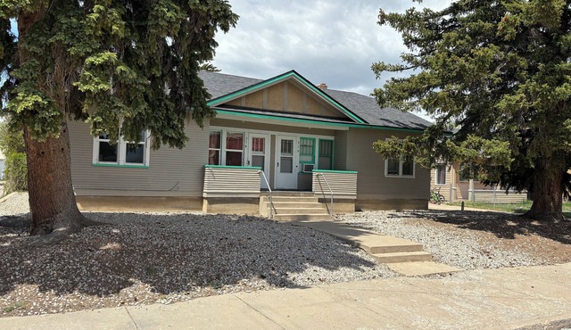 Charming 1-bedroom Duplex with AC, WiFi, Gym access etc.