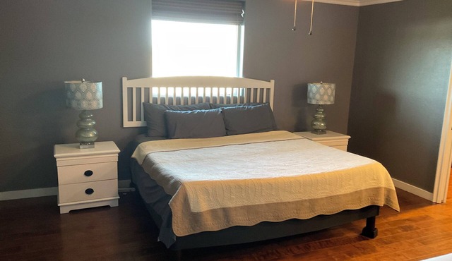 Charming 1-bedroom Executive apartment in a gated complex located in Beaumont.