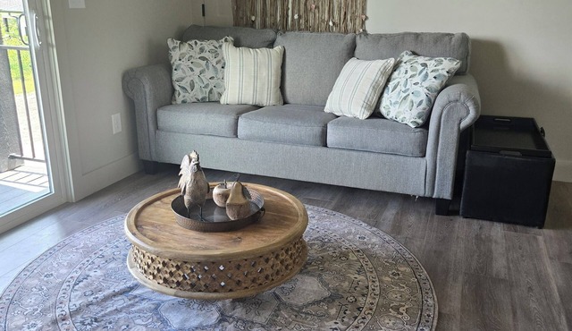 Charming 1-bedroom farmhouse in marvelous Seneca with WiFi, AC