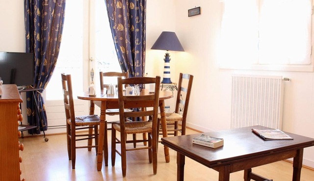 Charming 1-Bedroom, Beach Proximity, Parking, Center of Le Pouliguen