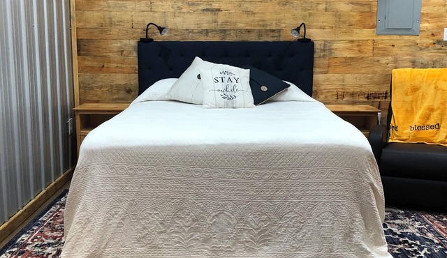 Charming 1-bedroom guesthouse with all the amenities for your stay.