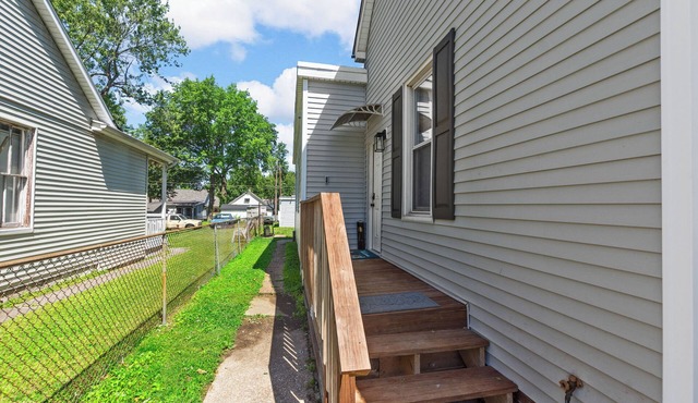 Charming 1-bedroom Hideout in Belleville with WiFi, AC