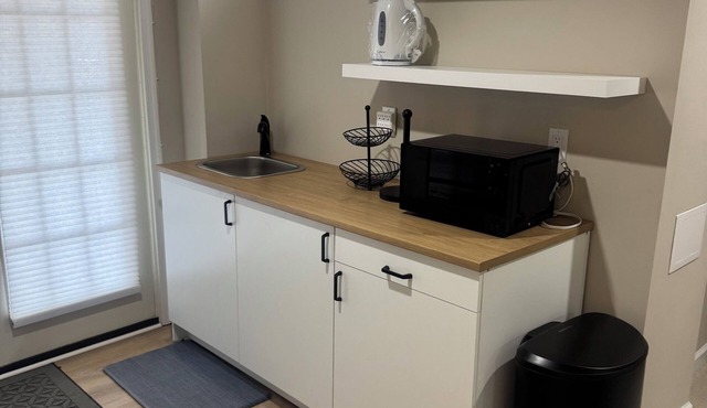 Charming 1-bedroom house in Germantown with AC, WiFi