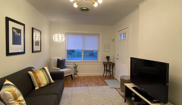 Charming 1-bedroom house in up and coming Hazel Park