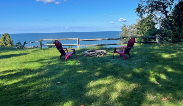 Charming 1-bedroom house with beautiful lake views in tranquil North East