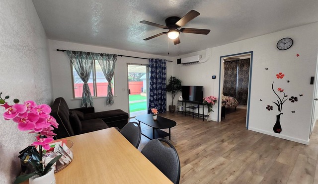 Charming 1-bedroom house in awesome Sacramento with AC