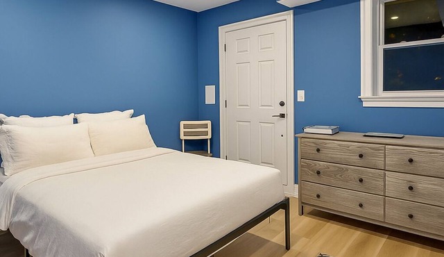 Charming 1-bedroom house with WiFi, AC in enchanting Washington