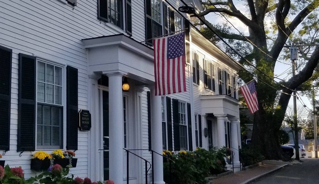 Charming 1-bedroom hotel in the heart of Martha's Vineyard - Oct. 20-27 2024