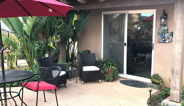 Charming 1-bedroom house in Escondido with AC, WiFi, quiet and private, views