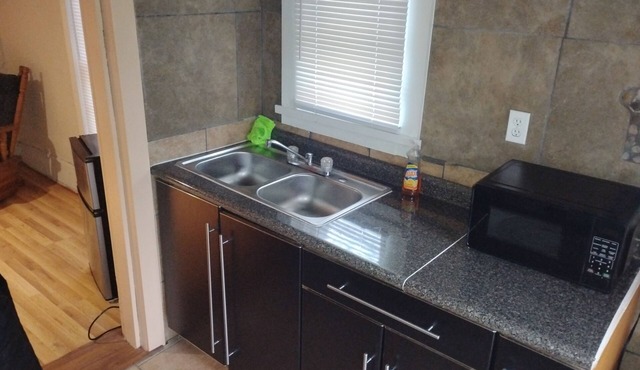 Charming 1-bedroom house in tranquil Palestine with AC/heat