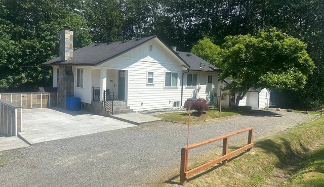 Charming 1-bedroom house with WiFi, AC in serene Kirkland