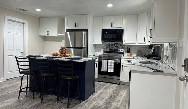 Charming 1-bedroom house in Ore City with WiFi