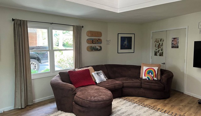 Charming 1-bedroom house in delightful St. Louis with WiFi, AC