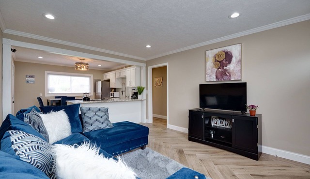 Charming 1-bedroom house with WiFi, AC in welcoming Trotwood