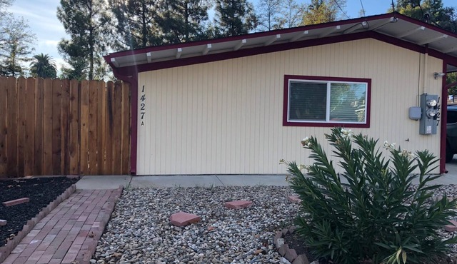 Charming 1-bedroom house with WiFi, AC in serene Concord