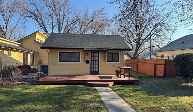 Charming 1-bedroom house in brilliant Boise with WiFi, AC, deck, etc.