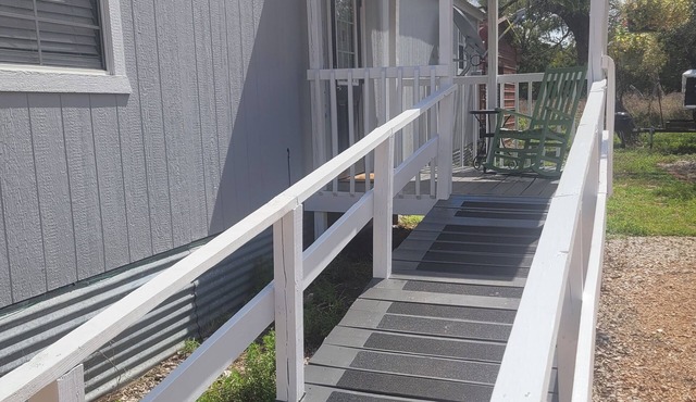 Charming 1-bedroom house in Lometa with AC and WiFi, sleeping 4