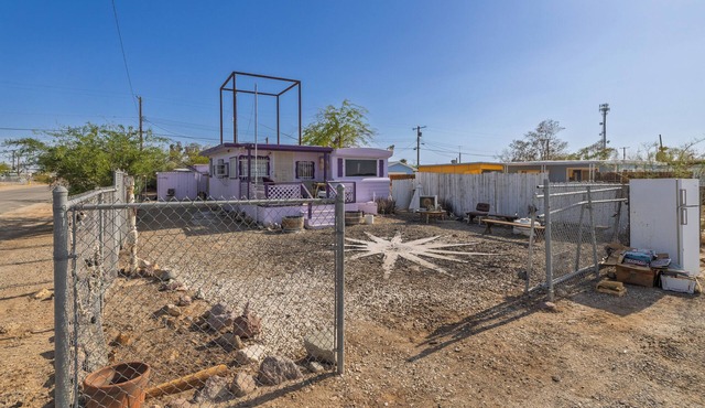 Charming 1-bedroom house with AC, WiFi in arts destination Bombay Beach