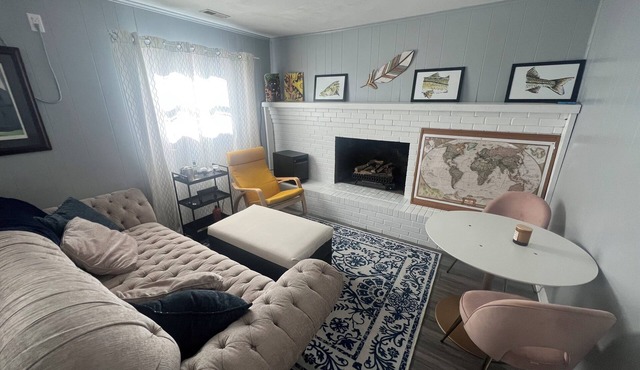 Charming 1-bedroom in-law suite with functional kitchen in pleasant Portsmouth