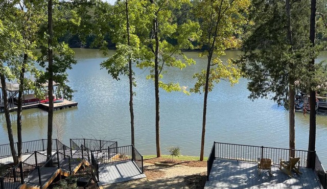 Charming 1-bedroom in Lancaster with golf course, lake, and restaurant