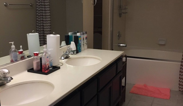 Charming 1-bedroom in the gated community house with AC and WiFi in Palmdalenn