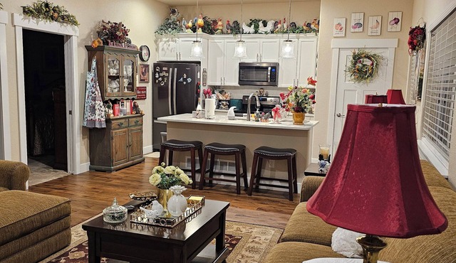 Charming 1-bedroom inlaw suite in wonderful Severance with WiFi, AC