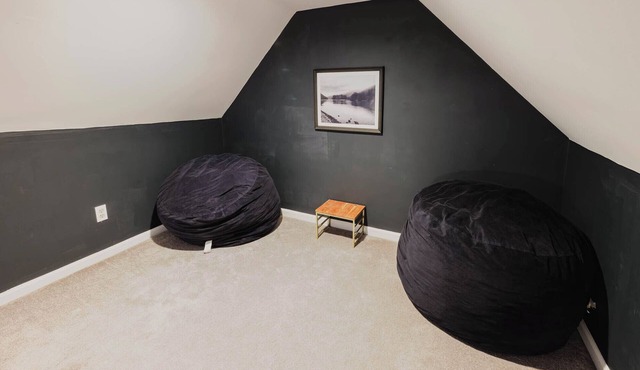 Charming 1-bedroom Loft House with WiFi, AC in Buffalo near hospital & downtown