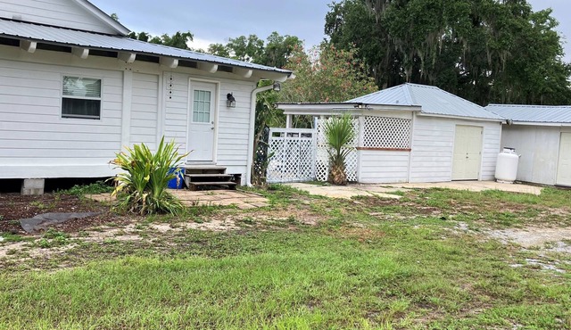 Charming 1-bedroom mother-in-law suite w/full kitchen in delightful Apopka