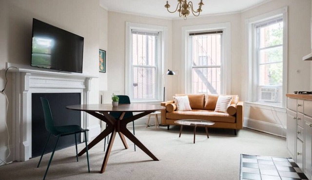 Charming 1 Bedroom | Newbury Street