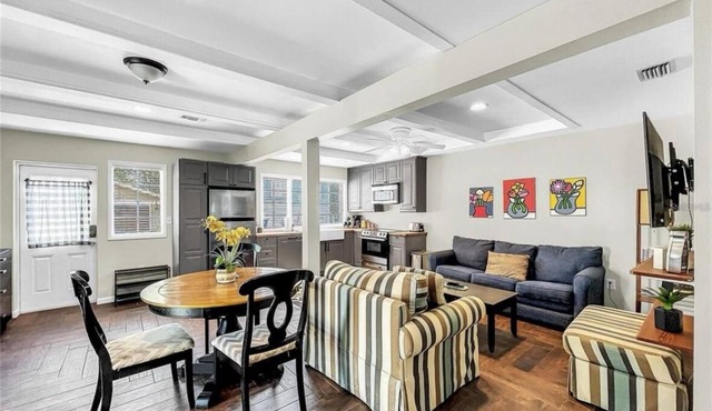 Charming 1-bedroom private guest house in historic neighborhood