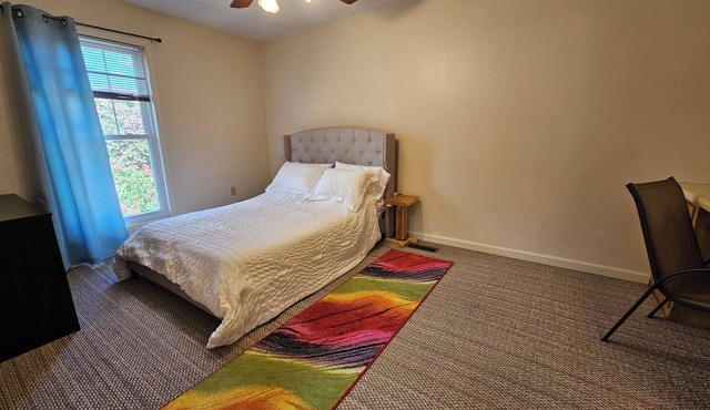 Charming 1-bedroom, second story guest house in historic Augusta WiFi & AC