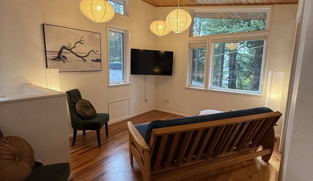 Charming 1 Bedroom Studio nestled in Arcata