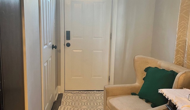 Charming 1-bedroom suite with WiFi and AC in Bon Air