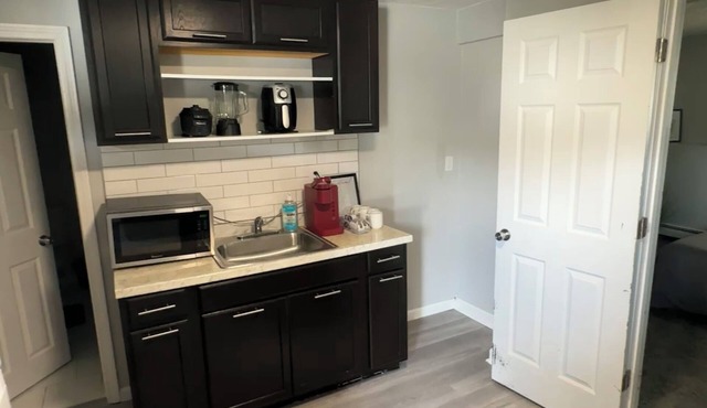 Charming 1-bedroom suite in Saugus with WiFi