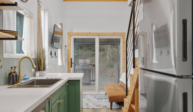 Charming 1-bedroom tiny house in Kelso with HOTUB,A/C, & WIFI