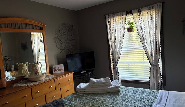 Charming 1-bedroom house in Bloomington 6 min from campus. with all amenities