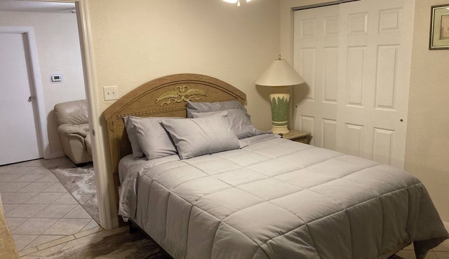 Charming 1-bedroom cottage in delightful Brooksville with AC, WiFi