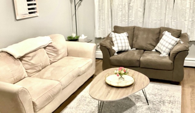 Charming 1-bedroom apartment with WiFi, AC in brilliant Cedar Rapids